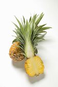 Ananas, halbiert