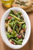Green asparagus salad with vegetables