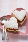 Heart-shaped cakes with jam and icing sugar