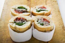 Gefüllte Sandwich-Rolls mit Schweinefleisch und Paprika