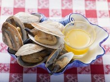 Steamed clams with butter sauce