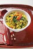 Saffron rice with currants, spinach and peppers (India)