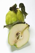 Whole and half quince with leaves