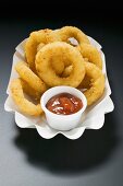 Deep-fried onion rings with ketchup