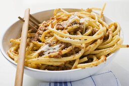 Macaroni with mince sauce and Parmesan