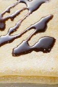 Crepe mit Schokoladensauce (Close Up)