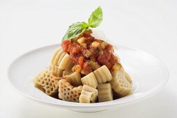 Pasta with tomato and courgette sauce