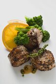 Pork medallions with green peppercorns, broccoli & orange