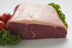 Frisches Rindfleisch, garniert