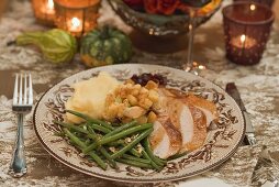 Turkey breast with accompaniments for Thanksgiving (USA)