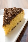 Stück Mandel-Ricotta-Kuchen mit Zartbitterschokolade