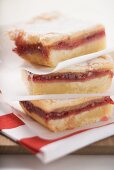 Jam slices with icing sugar, in a pile