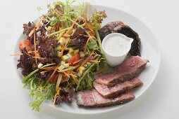 Steaksalat mit Pilzen und Dressing