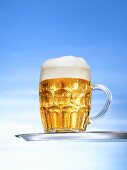 Helles Bier im Glaskrug