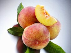 Yellow Florentine peaches with leaves