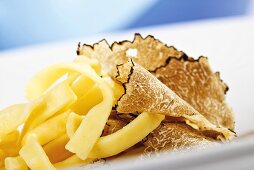 Ribbon pasta with truffles (close-up)