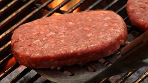 Turning and grilling meat patties for burgers