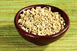 Dried water plantain root in ceramic bowl (Ze Xie, China)