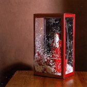 Weihnachtsmann im Schneegestöber, durchsichtiger Karton