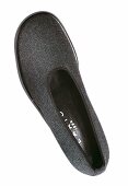 Grauer Flanellslipper mit schwarzer Paspelierung