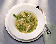 Trennkost (KH): Gemuesesuppe mit Nudeln und Erbsen.