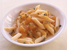 Penne mit Thymian und Kürbis Sugo 