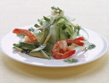 Knoblauchgarnelen mit GurkenAvocado-Salat