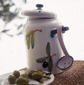 Handbemalter Oliventopf mit kleiner Kelle