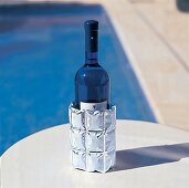 Cool-Pack: Flasche mit kühlender Manschette