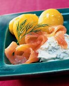 Pellkartoffeln mit Meeretich-Quark und Lachs