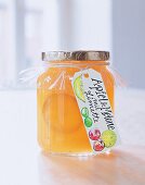 Apfel-Melonen-Gelee mit Limette im Glas