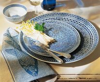 Geschirr, Teller und Schälchen im marokkanischen Stil, Mosaikmuster