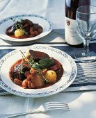 In Rotwein geschmortes Rindfleisch, Boef Bourguignon, französisch