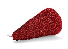 Rote Kegelkerze mit glitzerndem Rosenmotiv