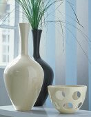Vasen und Schale  in den Trendfarben Milchweiß und Schokobraun