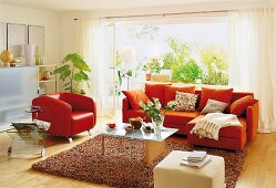 Wohnzimmer mit farbigen Möbel 