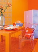 Esszimmer in orange 