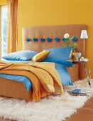 Schlafzimmer in Blau/Gelb 