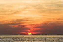 Malerischer Sonnenuntergang über dem Öresund.