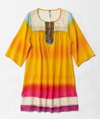 Hippie-Kleid gelb, Nieten, Freisteller