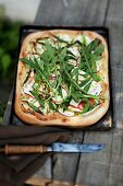 An apple pizza with rocket