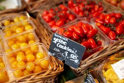 München, Tomaten an einem Stand aud dem Viktualienmarkt