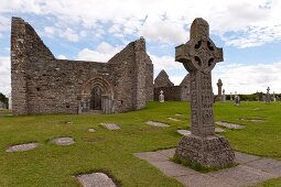 Ruins of Clonmacnoise monastery, County Offaly, Ireland, UK