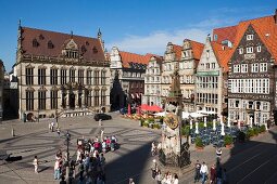 Bremen: Marktplatz, Rathaus, Häuser, Menschen