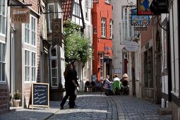 Bremen: Schnoorviertel, Gasse, Geschäfte, Menschen