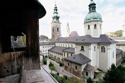 Salzburg, Blick auf Glockenturm und St. Peter Kirche