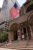 New York: St. Barts Church mitten in Manhattan