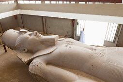 Ägypten, Gizeh, nahe Kairo, Statue von Ramses II, kolossal