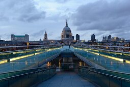 London, Millennium Bridge, Tate Modern, St Paul's Cathedral