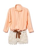 Spitzenshorts, Seidenbluse, rosa, Outfit, Zusammenstellung, nude